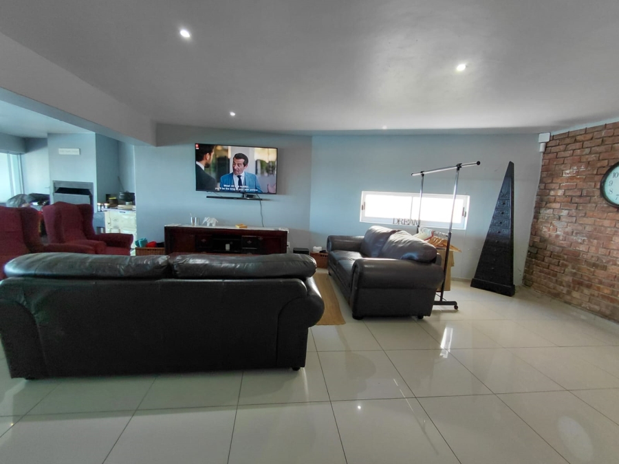 5 Bedroom Property for Sale in Jeffreys Bay Central Eastern Cape